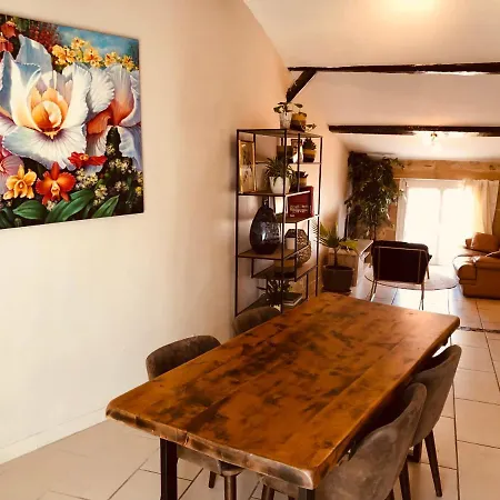 Au Dernier Etage Avec Terrasse Et Belle Vue Sur Nature Environnante